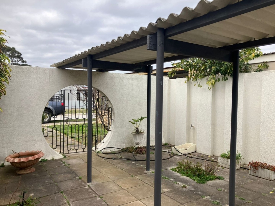 4 Bedroom Property for Sale in Kabega Park Eastern Cape